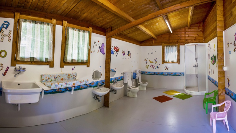  Servizi igienici dedicati ai più piccoli - Villaggio camping bungalow delle rose a GATTEO A MARE 